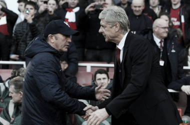 Tony Pulis: &quot;Wenger ha tenido mala suerte con las lesiones, si no podría haber ganado la Premier&quot;