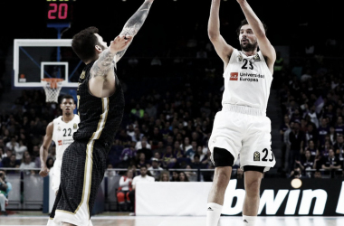 El Madrid tira de épica para remontar un partido de infarto ante el Milán (92-89)