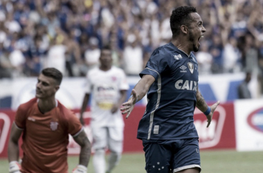 Cruzeiro vence Villa Nova, mantém invencibilidade e dispara na liderança do Mineiro