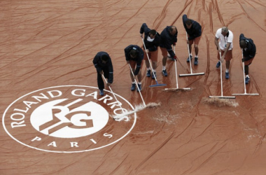 French Open 2016: Rain dominates opening day
