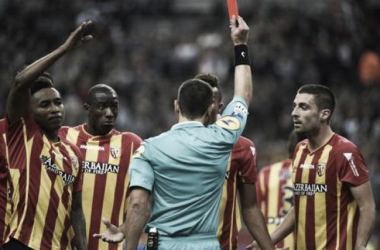 Ligue 1: il Psg sbanca Lens, arbitro protagonista
