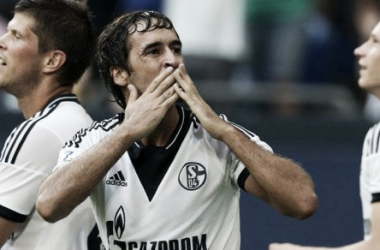 El Schalke 04 homenajea a Raúl