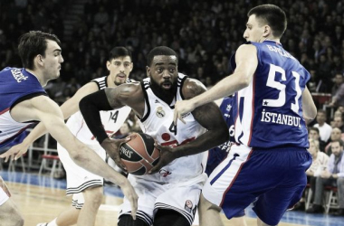 Bourousis y Rudy destrozan al Efes camino del Top 16