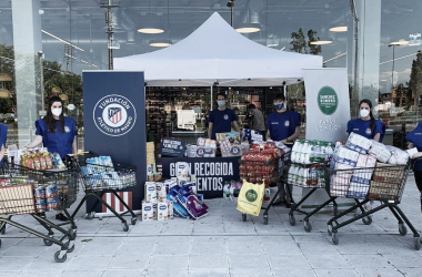 El Atlético de Madrid recoge alimentos para los más necesitados