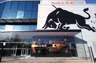 Red Bull golpea a Mercedes