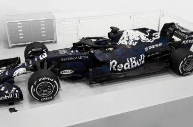Ainda sem pintura definitiva, Red Bull lança RB14 para 2018