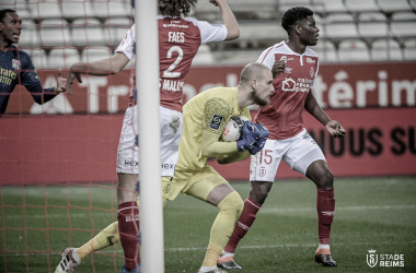 Jogadores
do Lyon demonstram decepção após empate contra Reims