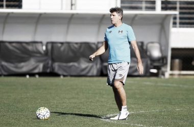 Renato lamenta falta de aproveitamento em derrota gremista: "Tem que fazer o gol"
