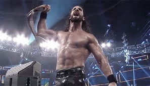 Serh Rollins alzando el título universal | Fuente: WWE.com