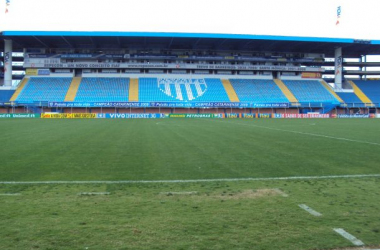 Após derrota para o Joinville, torcedores do Avaí tentam agredir diretores e funcionários do clube