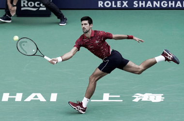Djokovic y Federer siguen a paso firme en Shanghái 