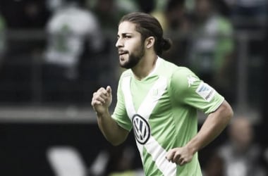 Report - Manchester United to make bid for Wolfsburg defender