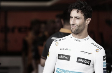 Daniel Ricciardo en el box de Mclaren. / Fuente: Formula 1