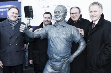 HSV pay touching tribute to Hermann Rieger