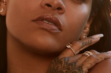 Rihanna expande su imperio: Fenty Skin, su colección
de cuidado facial