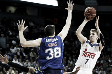 El Real Madrid sabe sufrir y se encomienda a Luka Doncic para vencer a Movistar Estudiantes (96-89)