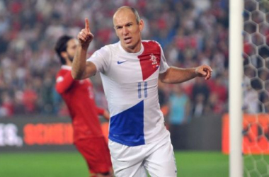 Robben y Sneijder se bastan para dejar a Turquía sin repesca
