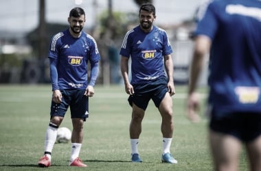 Cruzeiro anuncia&nbsp;rescisão de contrato com Robinho e Edílson