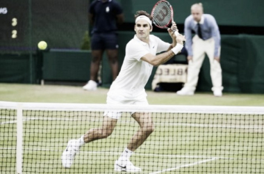 Wimbledon 2016: Roger Federer makes light work of Dan Evans