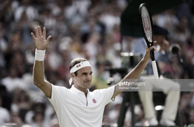 Federer remonta y gana en su debut en Wimbledon 2019