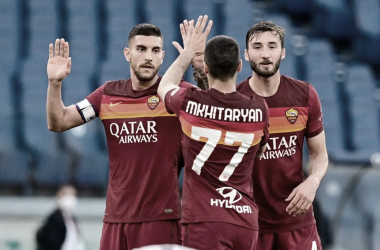 
À espera de Mourinho, Roma
goleia lanterna Crotone pelo Campeonato Italiano