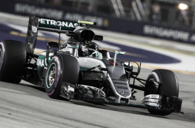 Rosberg vuela en las calles de Singapur y consigue la 'pole'