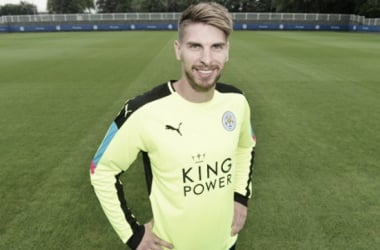 Zieler seals Leicester switch