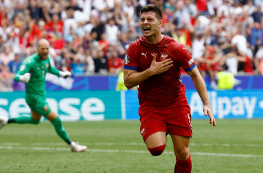 Luka Jovic da vida a los suyos en el descuento