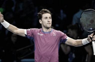 Casper Ruud gana a Andrey Rublev y se clasifica a
semifinales de ATP Finals