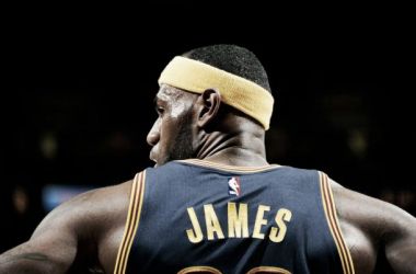 LeBron James, el más joven en llegar a los 25.000 puntos