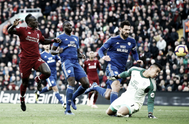 Com dois gols de Mané, Liverpool goleia Cardiff City e assume a ponta da Premier League