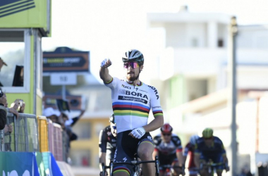 Tirreno-Adriatico: Sagan si impone su Viviani, Dennis nuova Maglia Azzurra