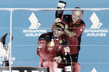 Carlos Sainz celebra su victoria en el GP Singapur / Fuente: Formula 1
