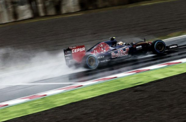 Carlos Sainz lidera bajo la lluvia de Suzuka