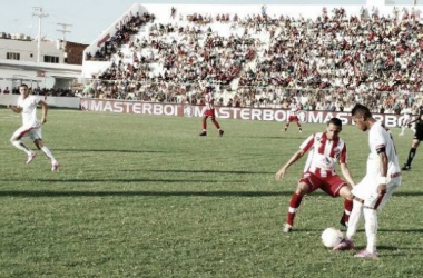 Salgueiro goleia Náutico em jogo polêmico e garante classificação às semifinais do Pernambucano