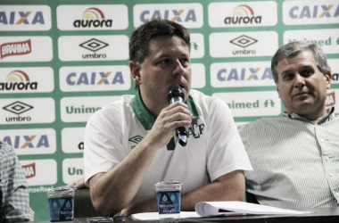 Presidente da Chapecoense reclama da arbitragem após empate com Figueirense