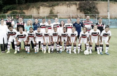 Santa Cruz atrasa quatro meses de salário e encerra time de futebol feminino