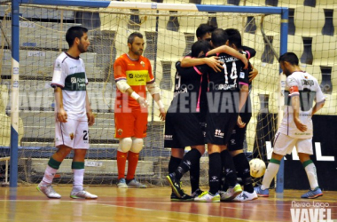 Santiago Futsal se lo pone muy &quot;negro&quot; a Elche CF con una goleada histórica