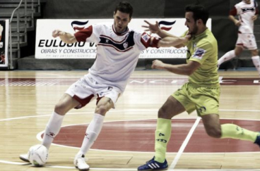 Juanjo se viste de héroe en la victoria de Santiago Futsal ante Jumilla