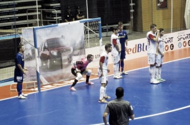 Santiago Futsal debuta con victoria en un emocionante derbi ante Azkar Lugo