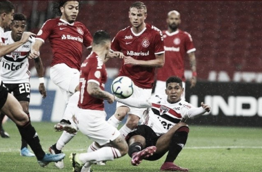 Com gol de pênalti, Internacional vence São Paulo em casa