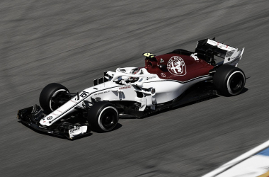 Leclerc marca el mejor tiempo en unos Libres 3 marcados por la lluvia