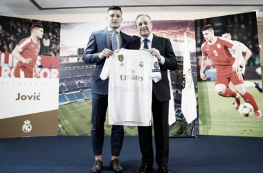 Jovic é apresentado no Real Madrid e declara: "Sou o garoto mais feliz do mundo"