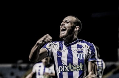 Pedro Castro celebra "gol importante" pelo Avaí e projeta duelo com o Sport