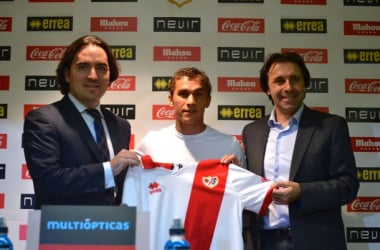 Seba Fernández, presentado como nuevo jugador del Rayo Vallecano