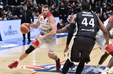 Lega Basket - Pesaro esce dalla crisi contro Sassari, la Virtus si aggiudica il derby con Reggio Emilia