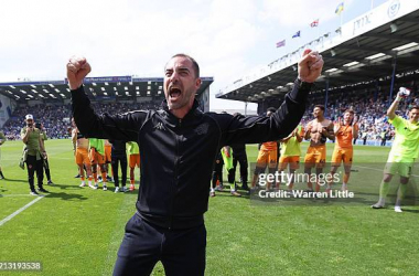 PORTSMOUTH, ENGLAND - MAY 03: Ruben Selles, Manager of Hull City celebrates at the final whistle the Sky Bet Championship match between Portsmouth FC and Hull City AFC at Fratton Park on May 03, 2025 in Portsmouth, England. (Photo by Warren Little/Getty Images)