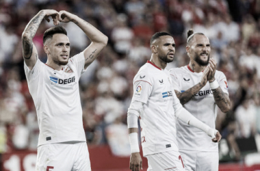 Gudelj, En-Nesyri y Ocampos celebrando un gol. | Foto: Getty Images.&nbsp;