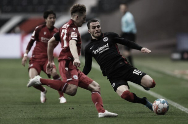 Eintracht Frankfurt perde para Arminia e desperdiça chance de grudar no G-4 da Bundesliga