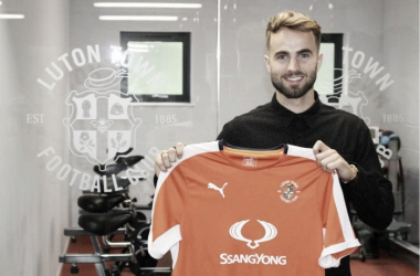 El Luton se hace con Andrew Shinnie, que llega cedido del Birmingham por una temporada